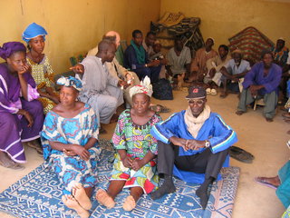 Bürgerversammlung in Samé zur Besprechung des CSCom mit Herrn Niakaté und uns