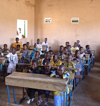 Besuch in der 2004 gebauten Grundschule